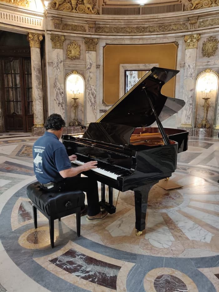 Piano gran cola